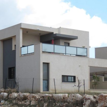 בית פרטי, L HOUSE