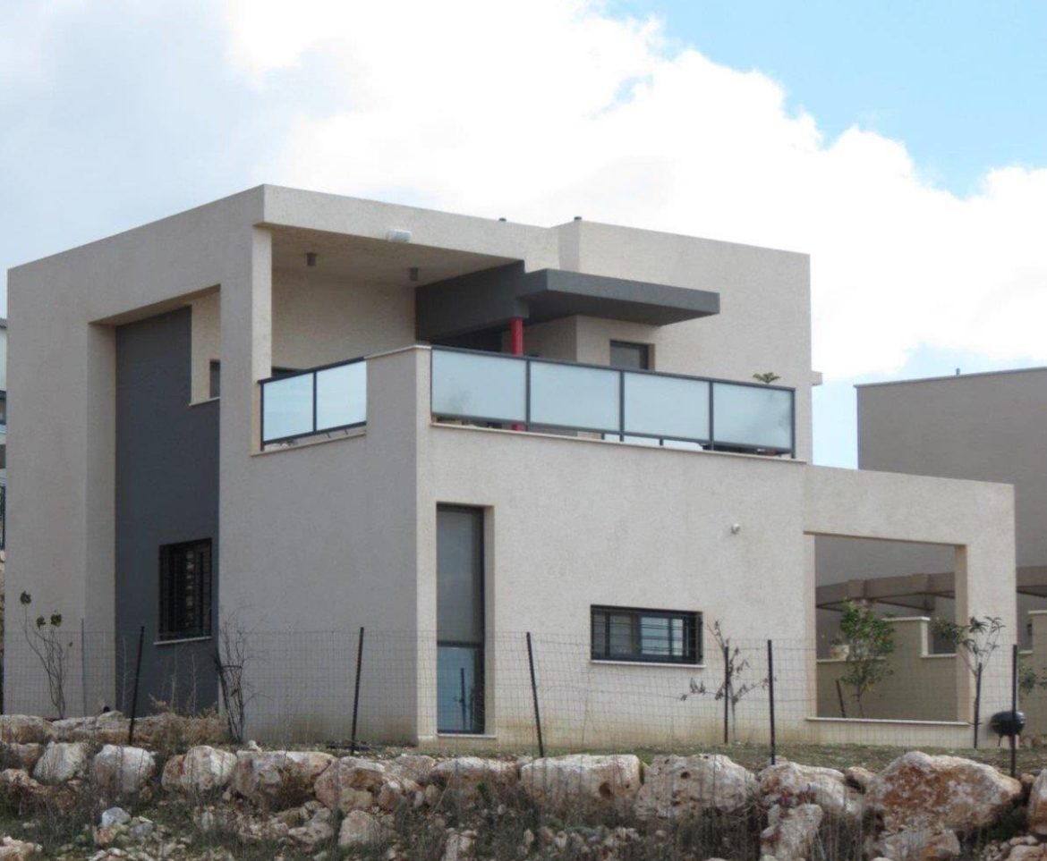 בית פרטי, L HOUSE