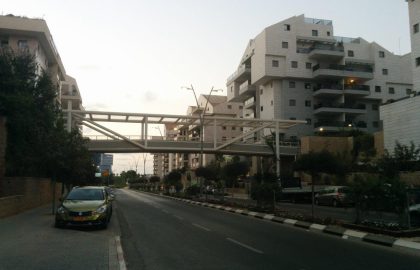 כפר סבא - כביש סובב מונמך לתנועת מכוניות (צילום פרטי)