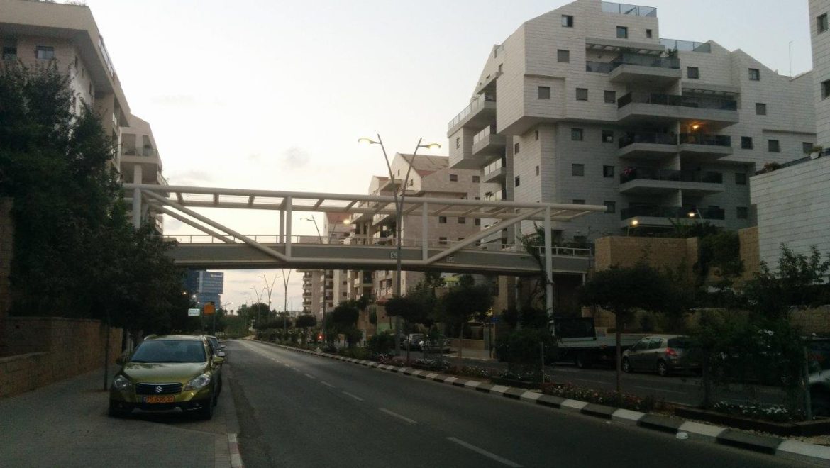 כפר סבא - כביש סובב מונמך לתנועת מכוניות (צילום פרטי)